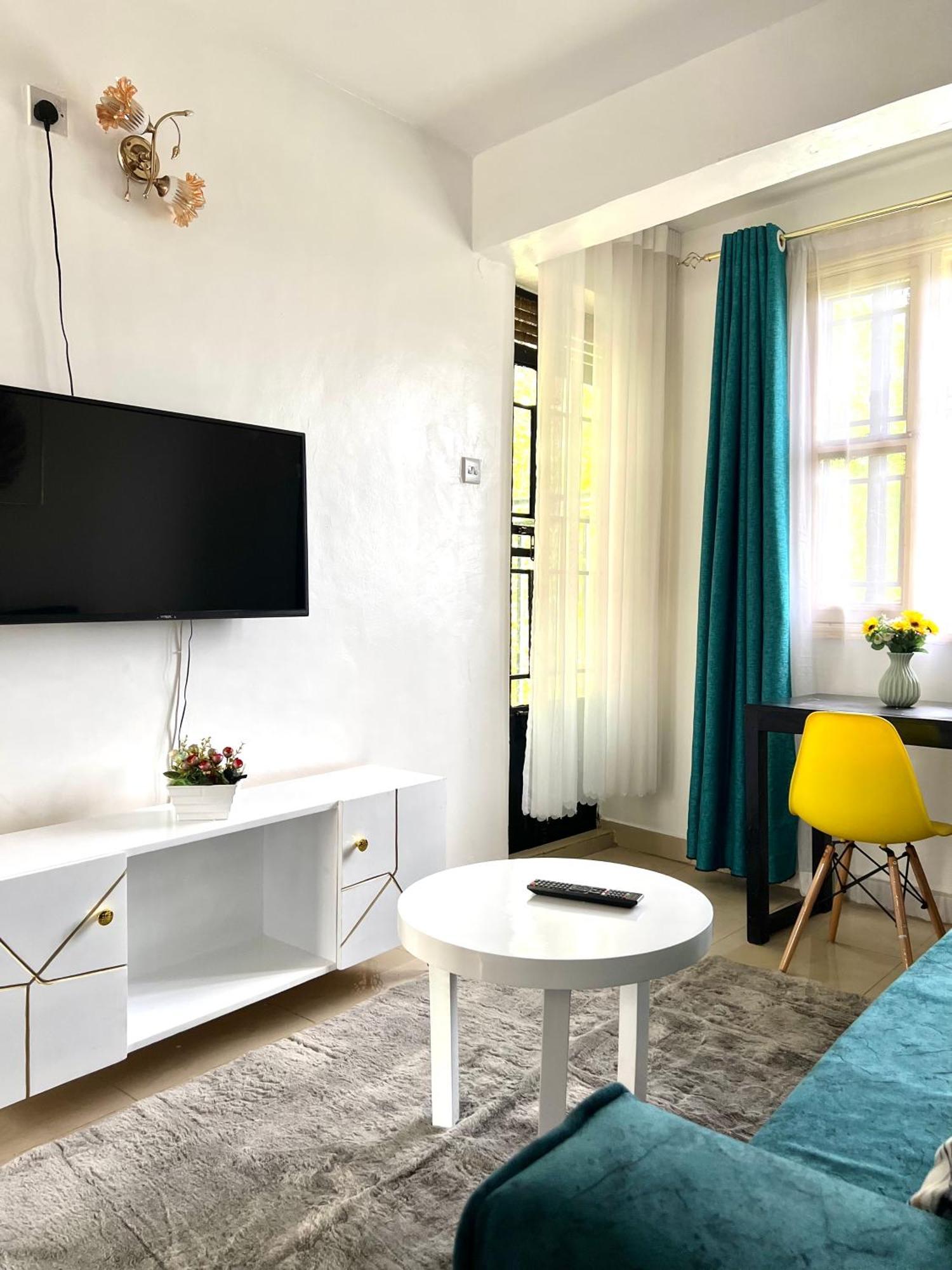 Dees Apartment Milimani - Fast Wifi & Secure Parking Кисуму Екстериор снимка